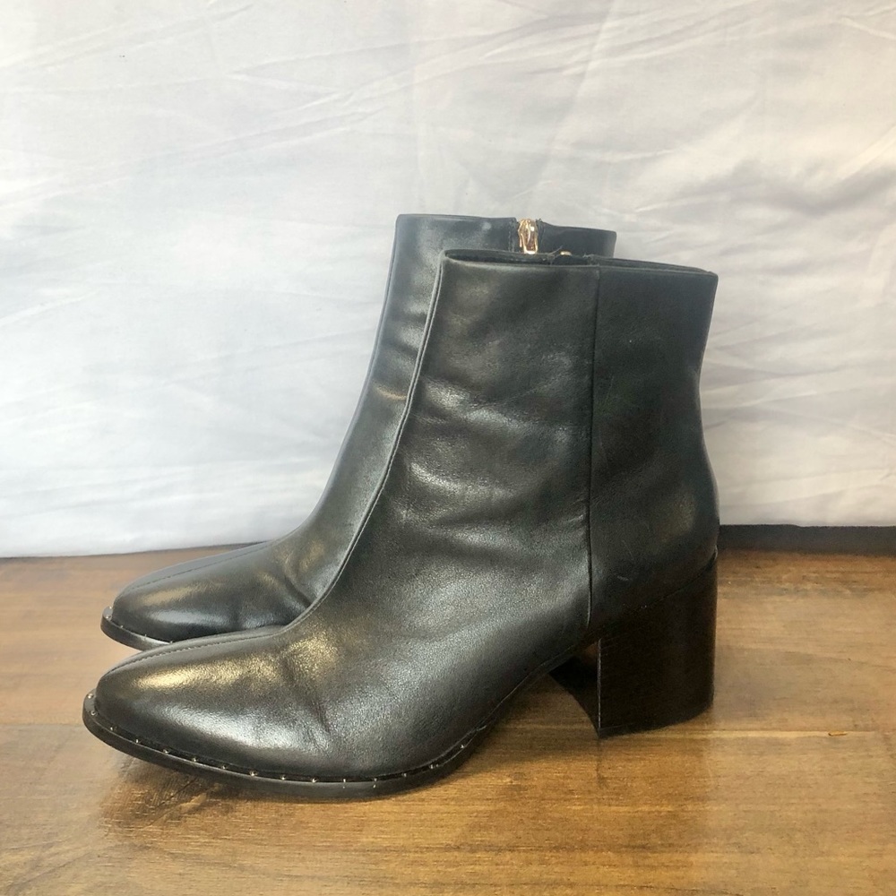 Massimo Matteo studded women's leather ankle boots, size 8M